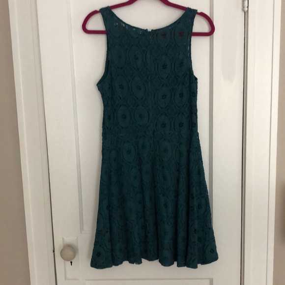 Dress - Picture 4 of 6